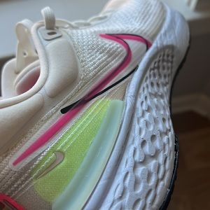 Nike invincible run zoomx women’s size 9